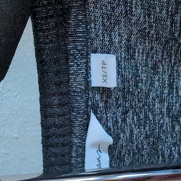 Reitmans Long Sleeve Lightweight Top | Size XS - Picture 7 of 7